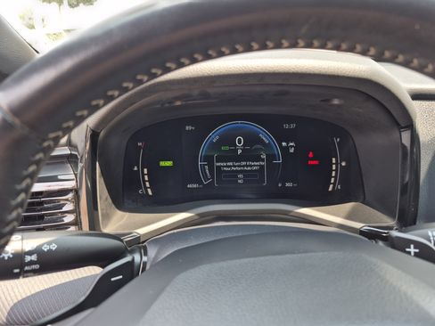 Certified 2025 Toyota Camry SE FWD image 10