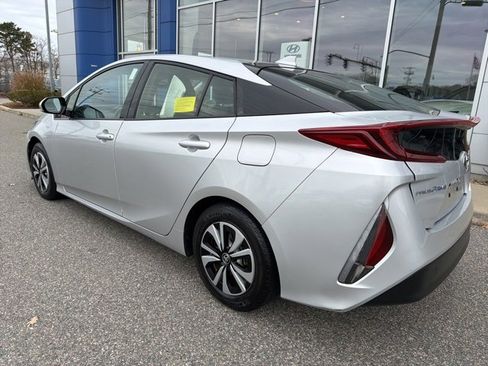 Used 2018 Toyota Prius Prime Premium image 7