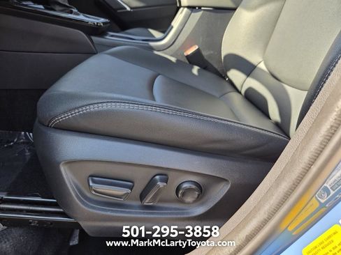 Used 2026 Toyota Corolla Cross XLE FWD image 10