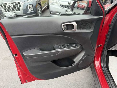 Used 2021 Hyundai Venue SE image 13