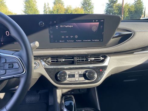 Used 2025 Buick Envista Sport Touring image 18