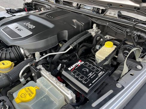 Used 2017 Jeep Wrangler Unlimited Rubicon w/ Connectivity Group image 26