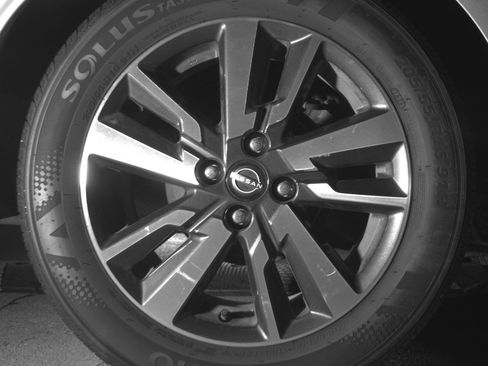 Used 2025 Nissan Versa SV FWD image 12