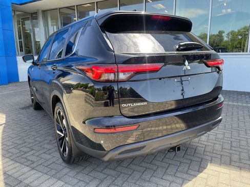 Used 2022 Mitsubishi Outlander ES FWD image 3