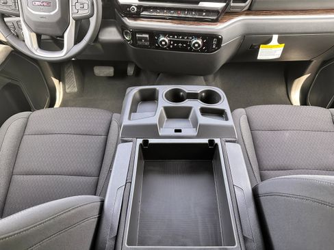 New 2025 GMC Sierra 1500 SLE image 16