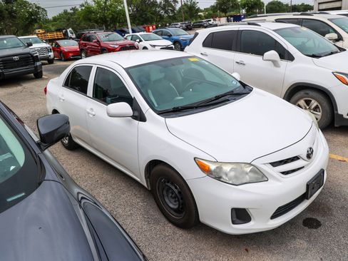 Used 2013 Toyota Corolla L FWD image 6