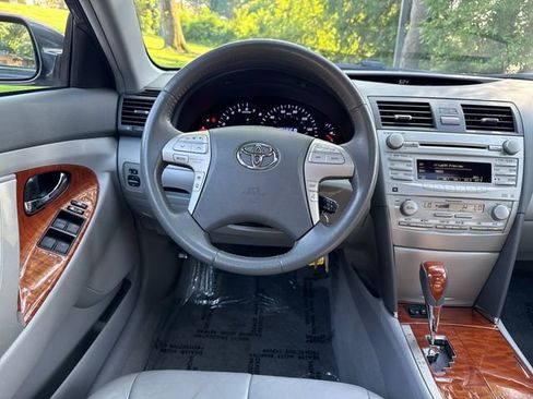 Used 2011 Toyota Camry XLE w/ XLE Extra-Value Pkg #2 FWD image 11
