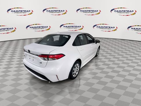 Used 2021 Toyota Corolla LE FWD image 8