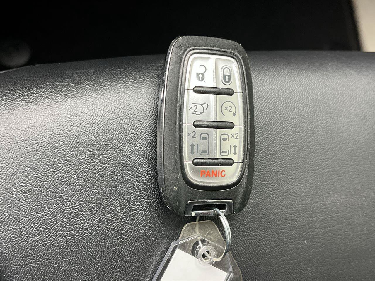 Used 2024 Chrysler Pacifica Touring-L FWD image 26