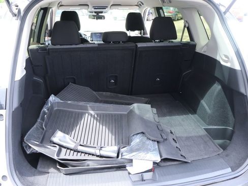Used 2023 Nissan Rogue SV FWD image 9