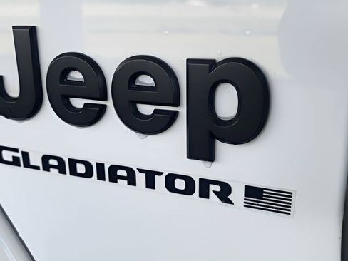 Used 2024 Jeep Gladiator Sport image 12