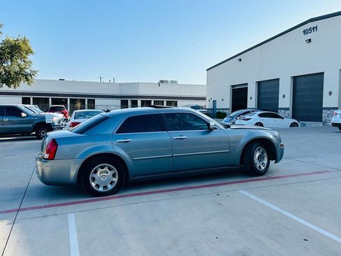 Used 2006 Chrysler 300 Touring RWD image 8