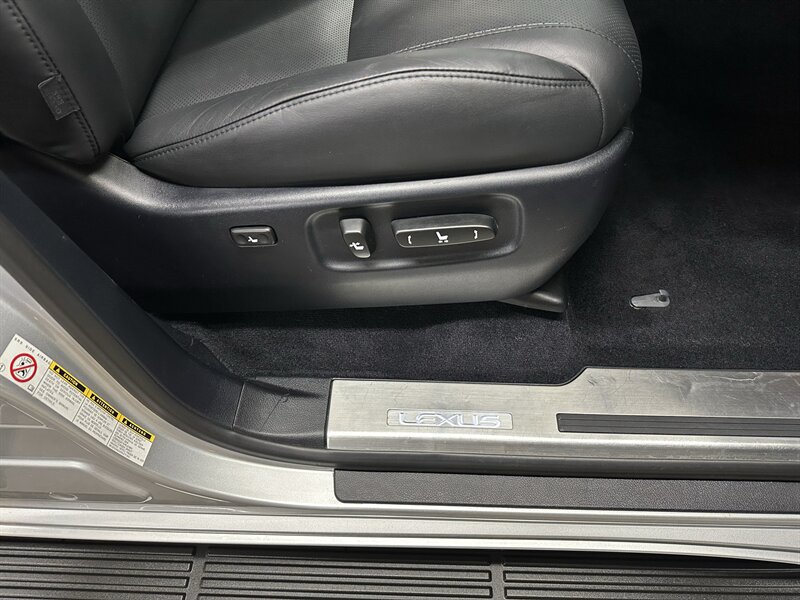 Used 2011 Lexus LX 570 4WD w/ Luxury Pkg image 35