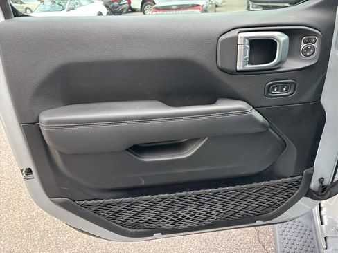 Used 2022 Jeep Wrangler Unlimited Sahara image 8