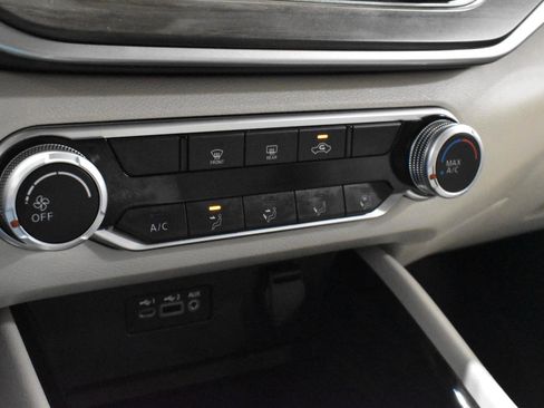 Used 2024 Nissan Altima 2.5 SV image 16