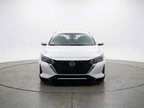 Used 2025 Nissan Sentra SV image 2