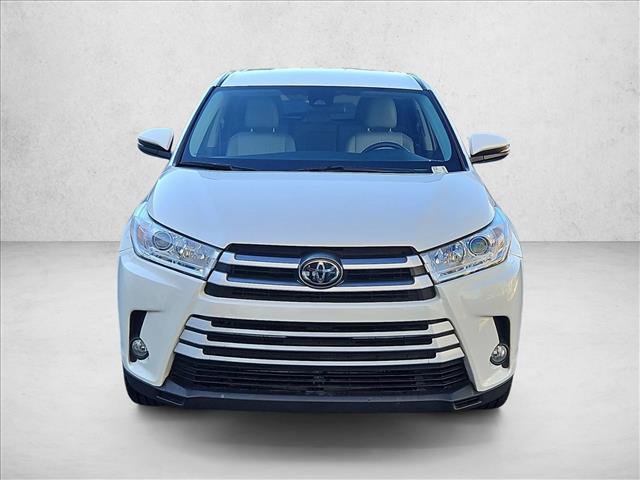 Used 2019 Toyota Highlander Plus FWD image 2