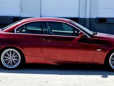 Used 2011 BMW 335i Convertible image 12