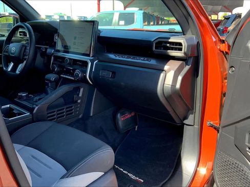 Used 2025 Toyota Tacoma TRD Sport AWD/4WD image 19