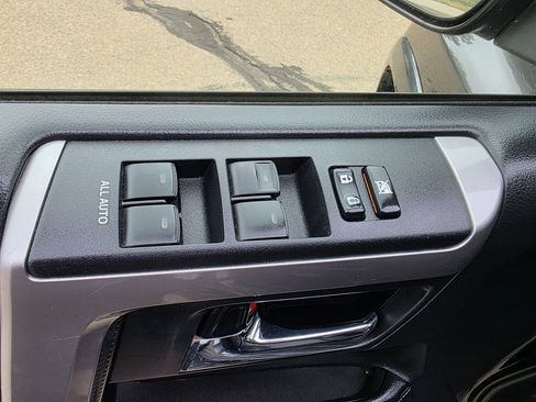 Used 2016 Toyota 4Runner SR5 AWD/4WD image 13