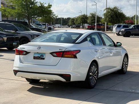 Used 2024 Nissan Altima 2.5 SV FWD image 4