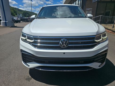 Used 2024 Volkswagen Tiguan SEL R-Line AWD/4WD image 2