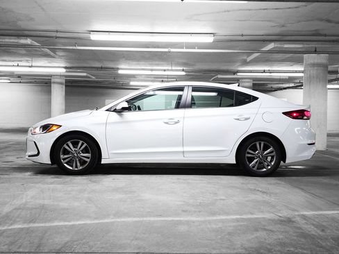 Used 2017 Hyundai Elantra SE image 13
