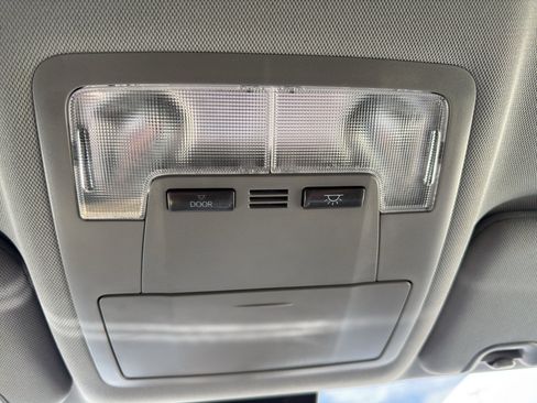 Used 2019 Toyota Highlander LE FWD image 22