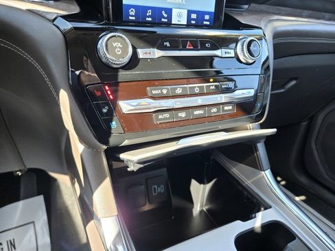 Used 2022 Ford Explorer Platinum w/ Equipment Group 601A image 11