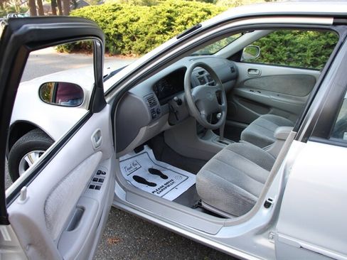 Used 2002 Toyota Corolla LE FWD image 5