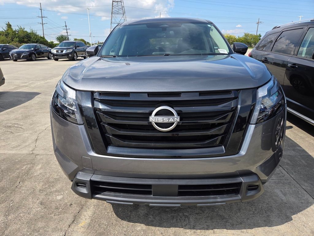 Used 2024 Nissan Pathfinder SV w/ Lighting Package (N92) FWD image 2