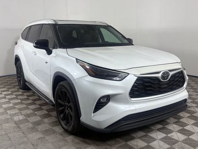 Used 2023 Toyota Highlander XLE