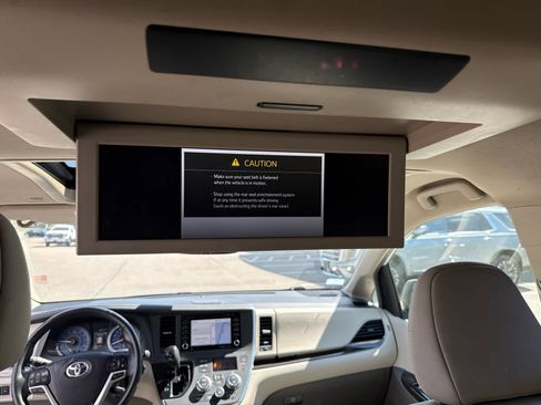 Used 2019 Toyota Sienna XLE Premium AWD/4WD image 21