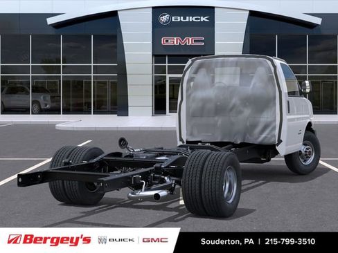 New 2026 GMC Savana 4500 w/ Power Convenience Package RWD image 5