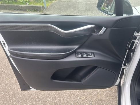 Used 2017 Tesla Model X 75D image 13