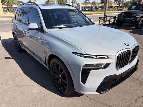 Used 2024 BMW X7 xDrive40i w/ M Sport Package AWD/4WD image 9