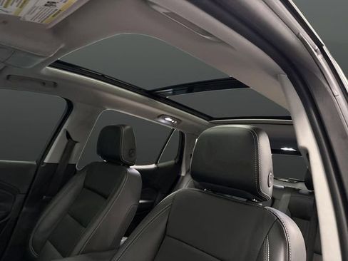 Used 2024 GMC Terrain SLT w/ Infotainment Package II image 7