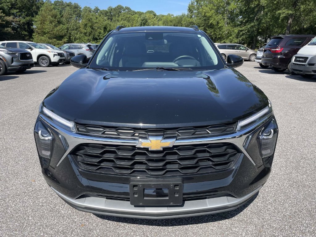 Used 2025 Chevrolet Trax LT w/ LT Convenience Package FWD image 8