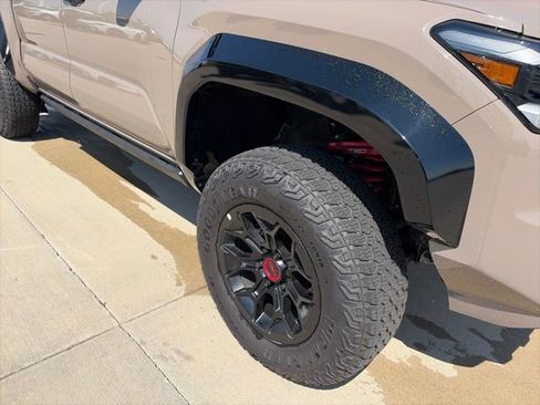 Used 2025 Toyota Tacoma TRD Pro AWD/4WD image 9