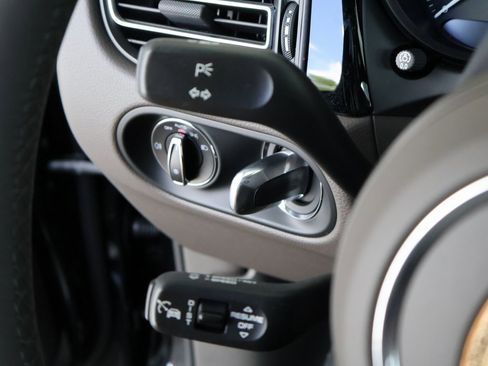 New 2025 Porsche Macan image 31