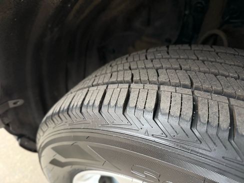 Used 2021 Toyota RAV4 XLE w/ Convenience Package image 38