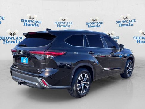 Used 2021 Toyota Highlander XLE FWD image 8