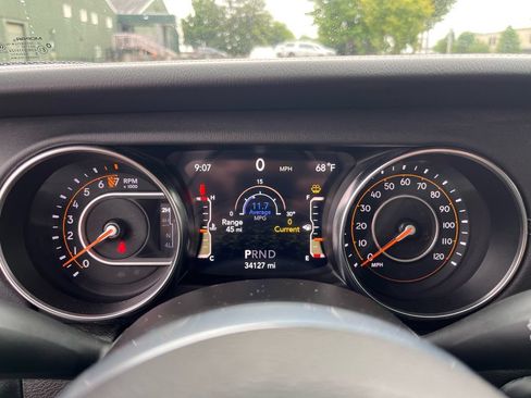 Used 2021 Jeep Wrangler Unlimited Sahara w/ Uconnect 4C Nav & Sound Group AWD/4WD image 17
