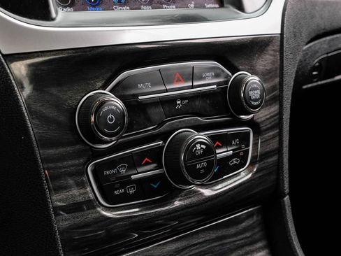 Used 2019 Chrysler 300 Touring w/ Chrome Appearance Package RWD image 25