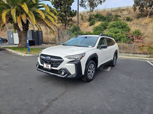 Used 2023 Subaru Outback Premium AWD/4WD image 3