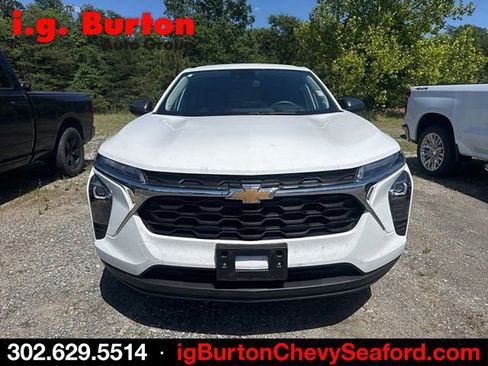 Used 2024 Chevrolet Trax LS FWD image 2