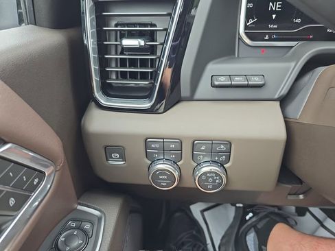 New 2025 GMC Sierra 3500 Denali w/ Denali Reserve Package image 19