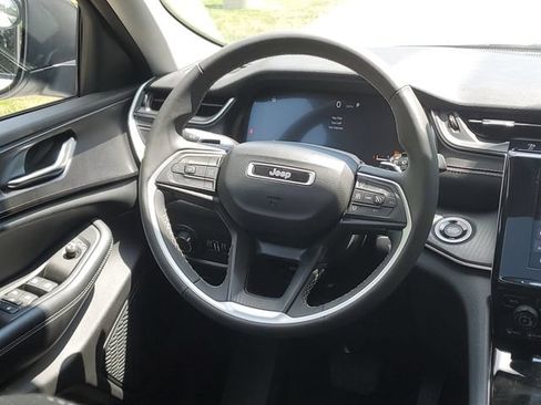 Used 2023 Jeep Grand Cherokee L Laredo AWD/4WD image 26