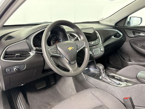 Used 2024 Chevrolet Malibu LT FWD image 3