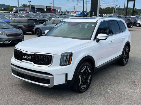 Used 2023 Kia Telluride EX w/ EX Captain's Chair Package AWD/4WD image 35